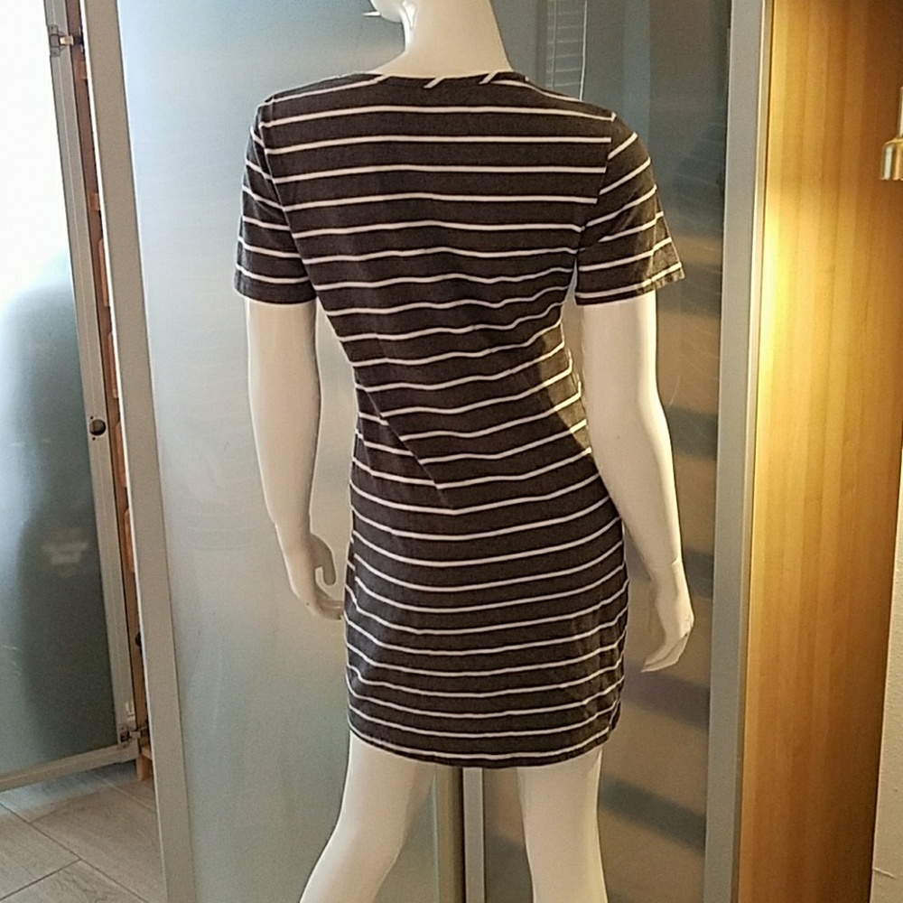 Weekend Dress - Picture 3 of 3